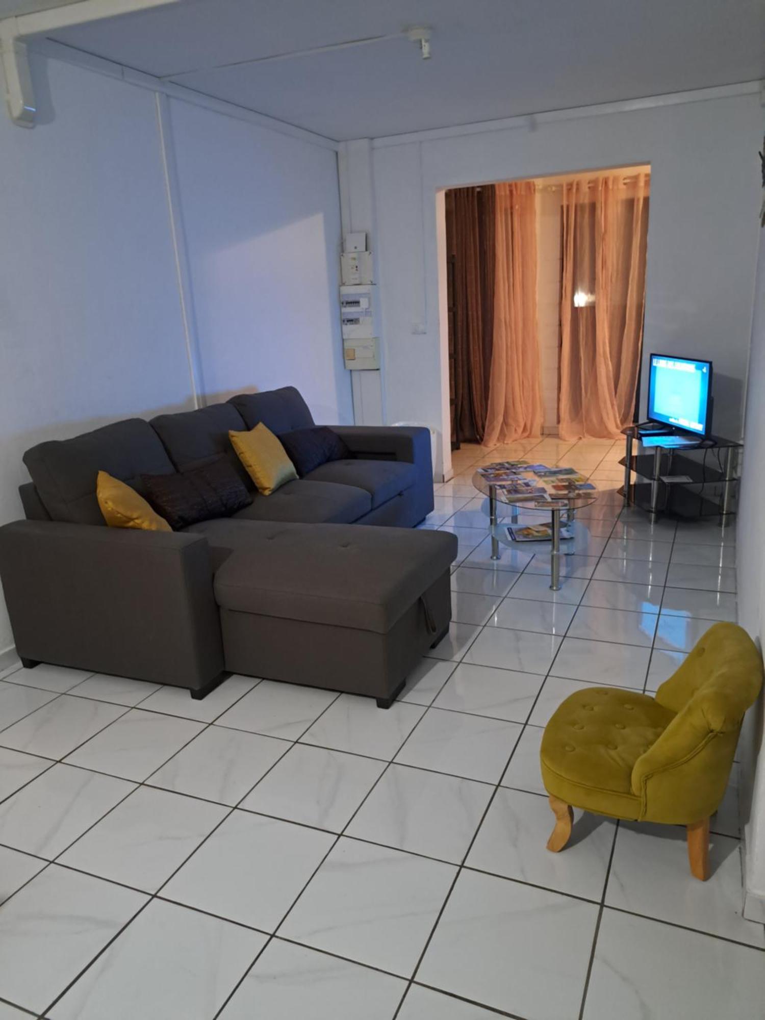 Appart A La Res Andy Accueillant 1 A 5 Pers Arrive Autonome , 2 Places De Parking Dans La Cour Devant La Maison Lägenhet Saint-Denis Exteriör bild