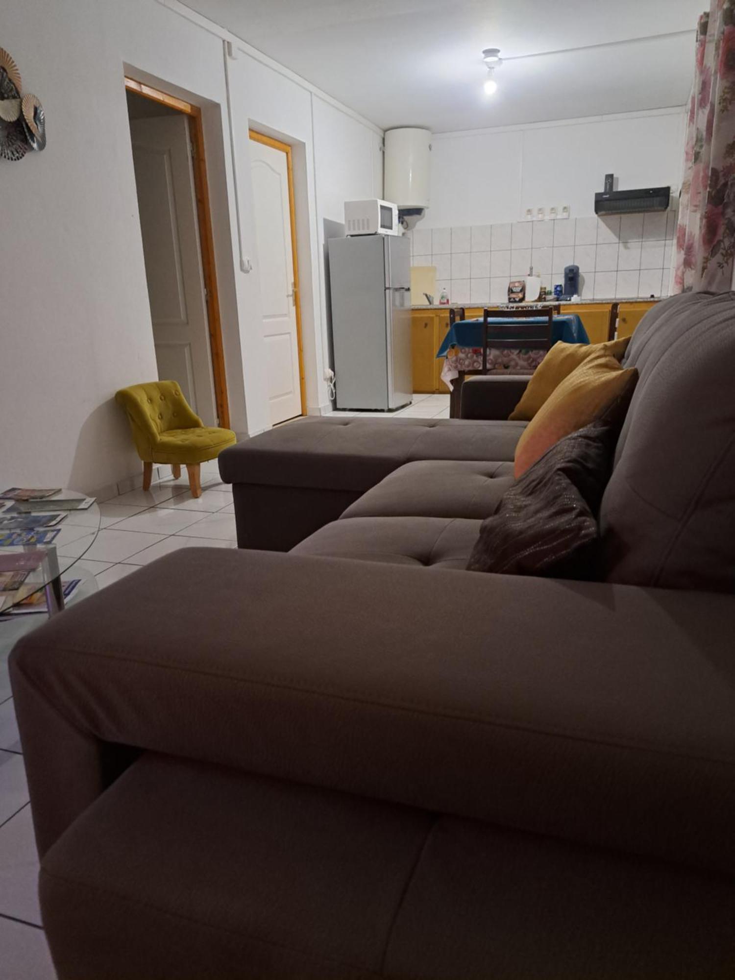 Appart A La Res Andy Accueillant 1 A 5 Pers Arrive Autonome , 2 Places De Parking Dans La Cour Devant La Maison Lägenhet Saint-Denis Exteriör bild